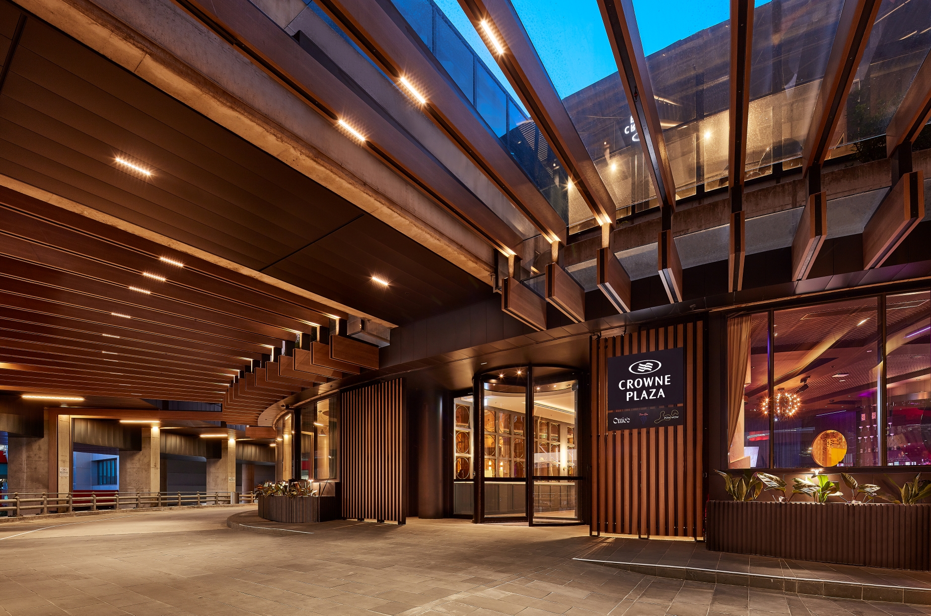 Crowne Plaza Melbourne Driveway
